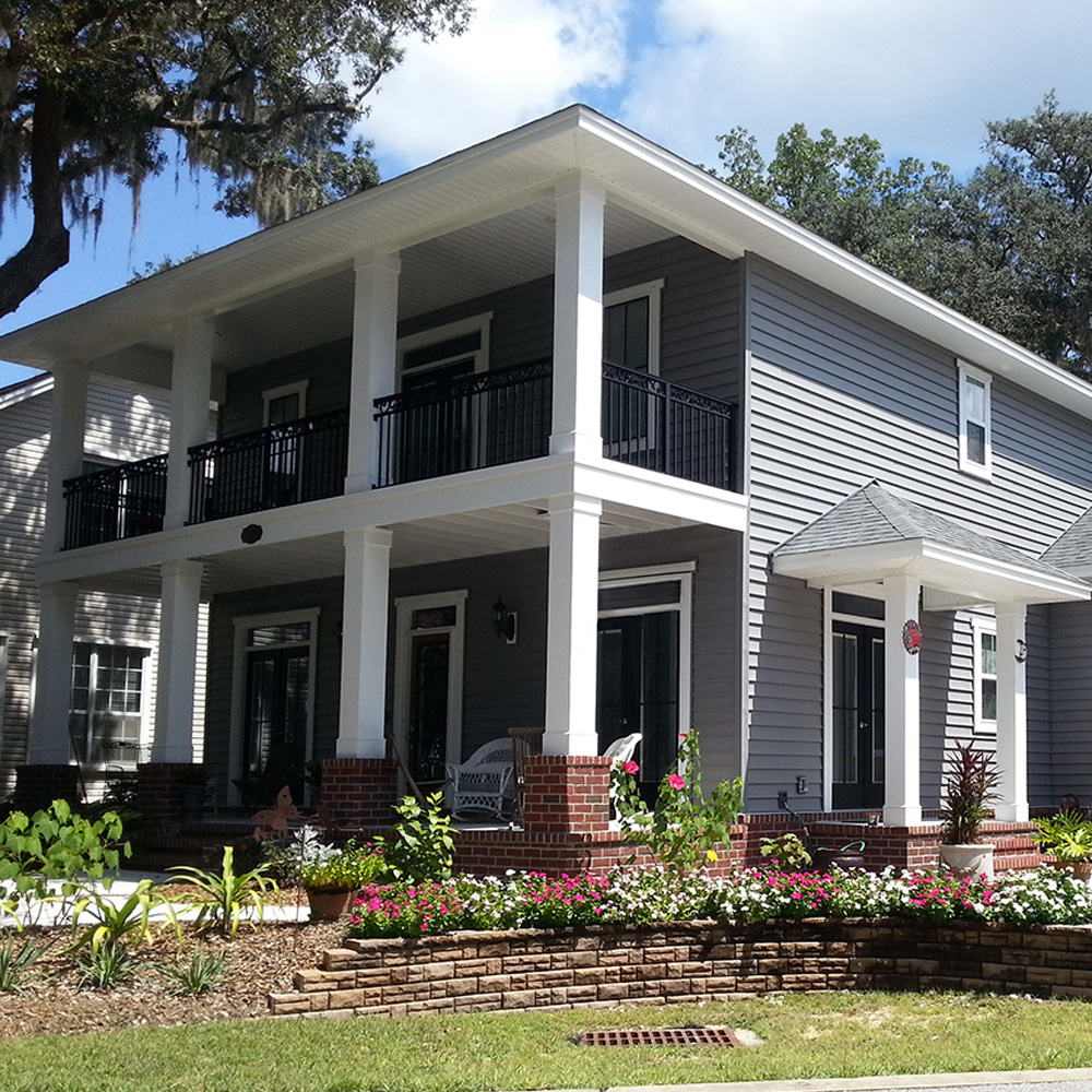 Colonial home with exper